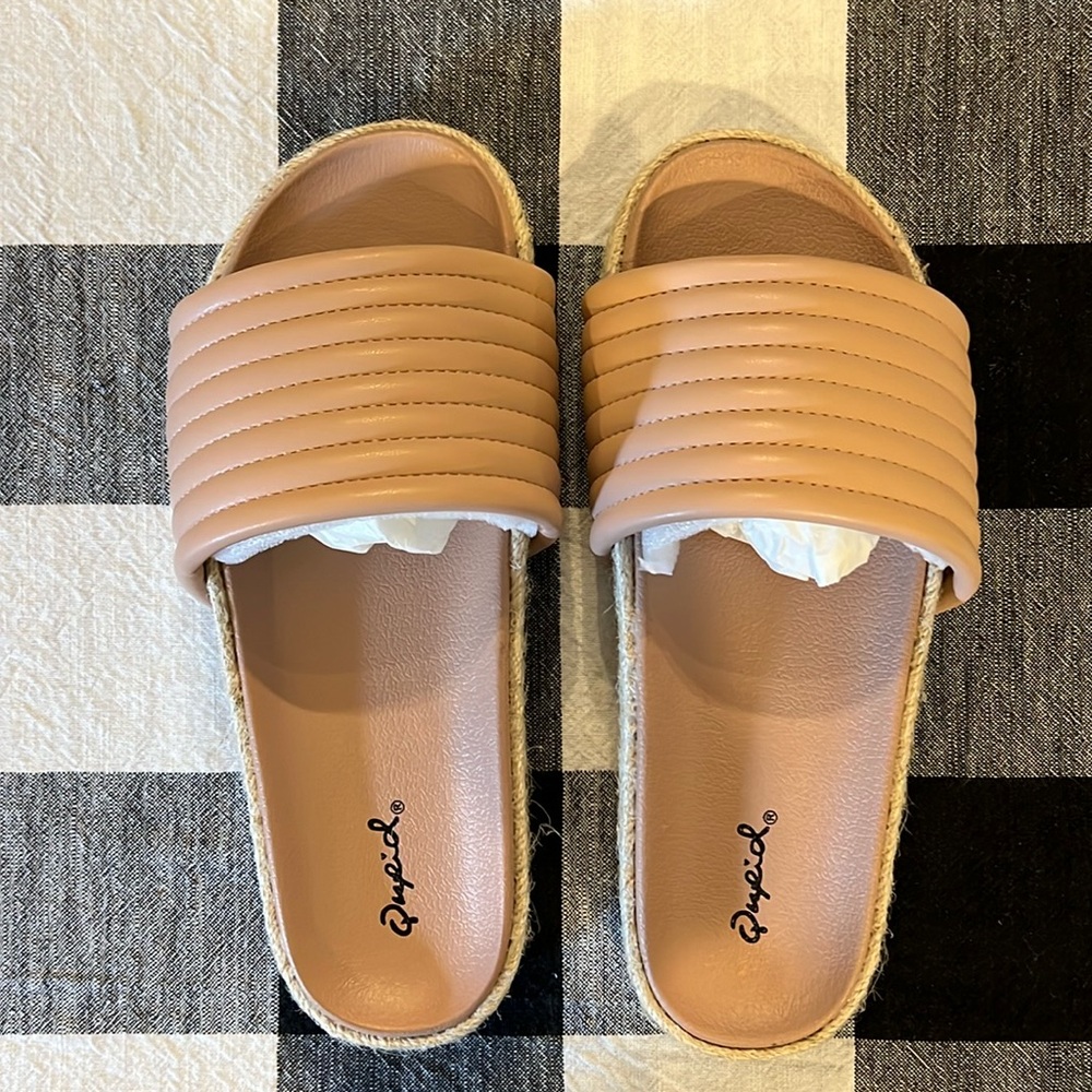 Qupid Women's Slide Sandal - Size 6.5 NEW